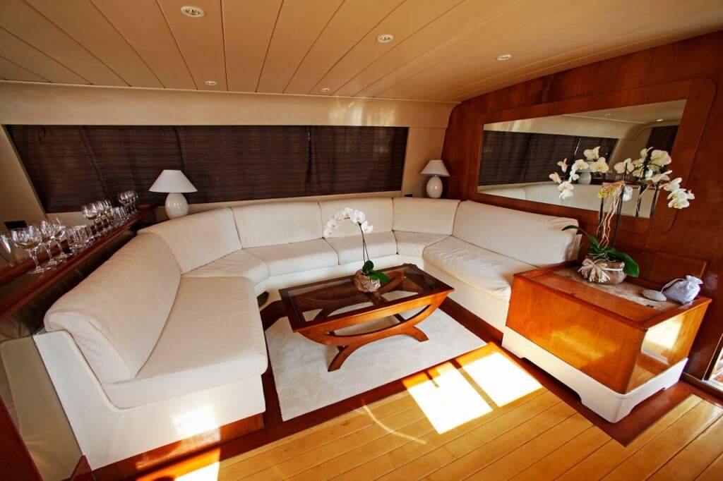 ! Location À Quai ! Yacht Cyos 22m à Marseille jusqu'à 50 personnes