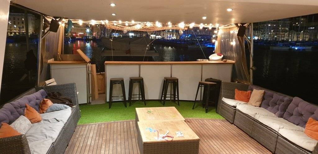 ! Location À Quai ! Yacht Cyos 22m à Marseille jusqu'à 50 personnes