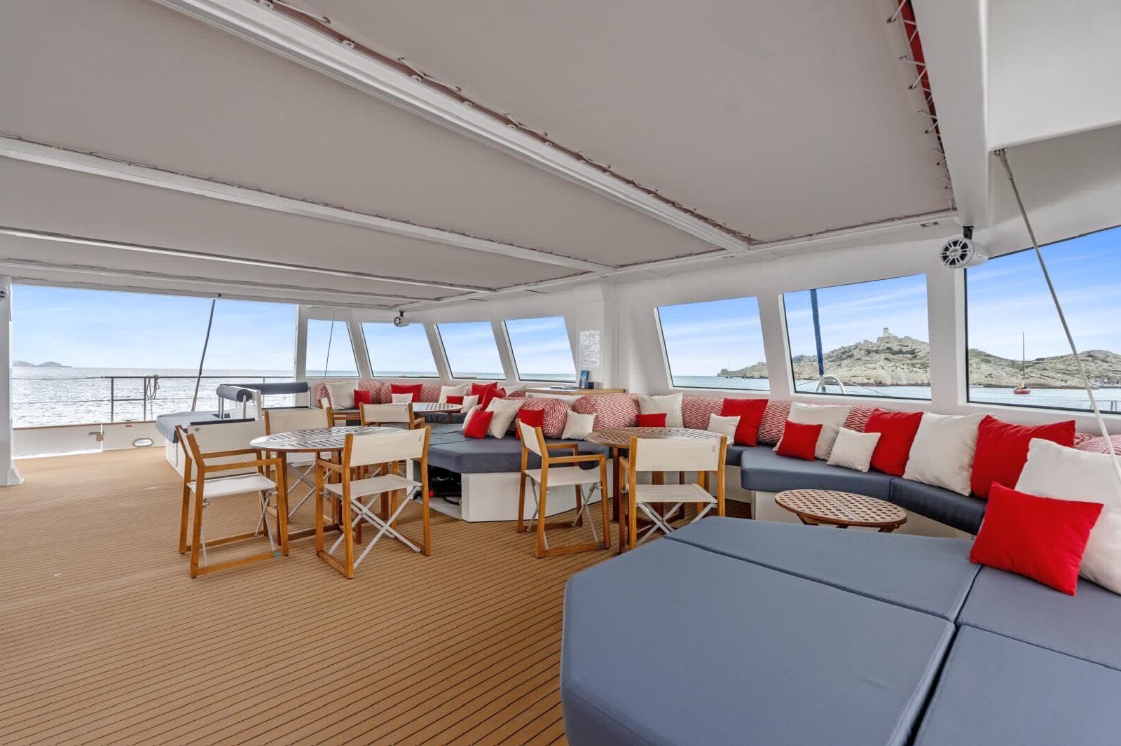 Louez un catamaran d’exception à Marseille : le maxi-catamaran SAMBA.  agrément parc réserve des calanques de Marseille cassis; très rare par rapport a sa capacité