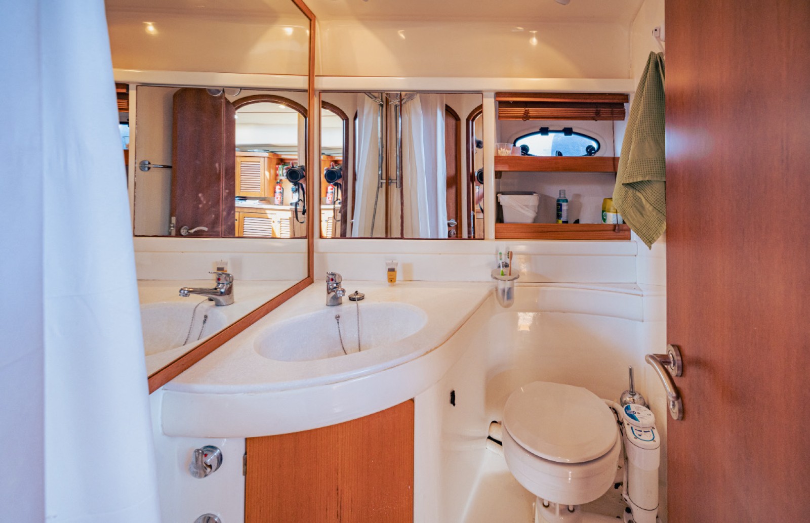 Location d'une vedette pour 8 à 12 personnes : Bateau Arcoa Mystic 39 - port de La Ciotat