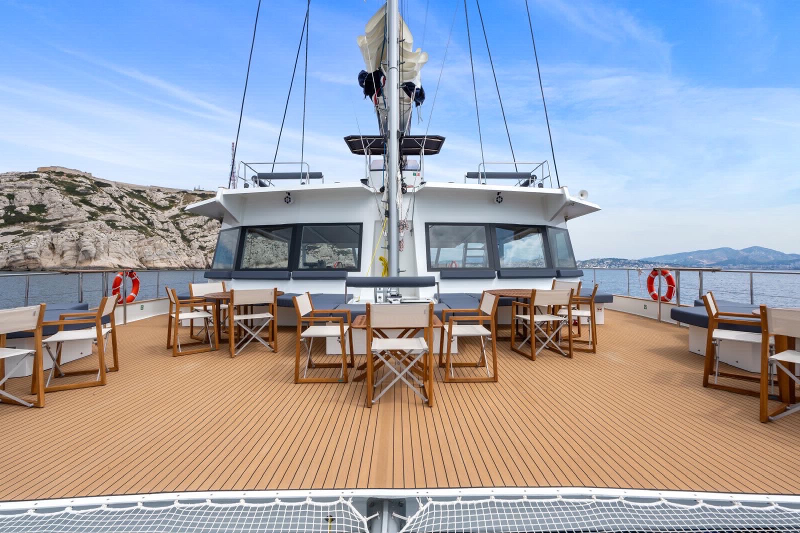 Louez un catamaran d’exception à Marseille : le maxi-catamaran SAMBA.  agrément parc réserve des calanques de Marseille cassis; très rare par rapport a sa capacité