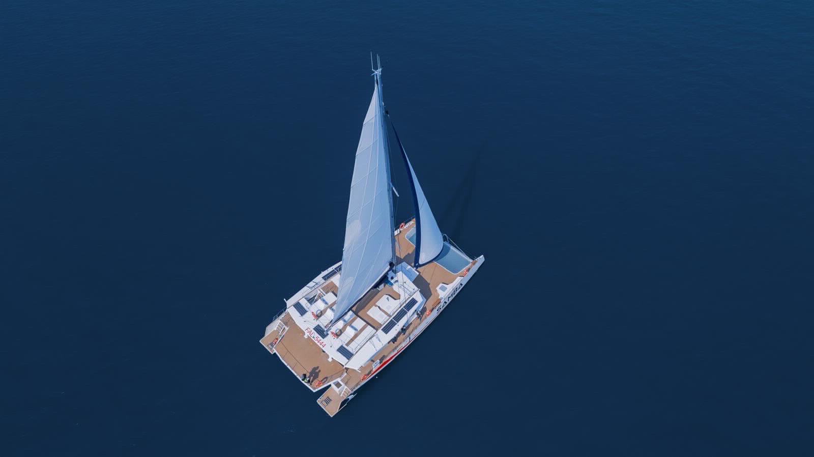Louez un catamaran d’exception à Marseille : le maxi-catamaran SAMBA.  agrément parc réserve des calanques de Marseille cassis; très rare par rapport a sa capacité