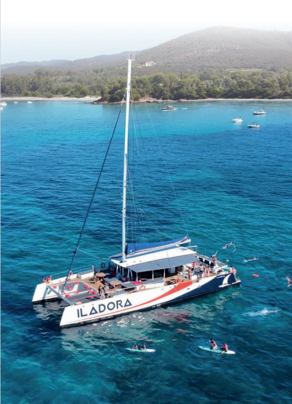Location Maxi Catamaran Iladora pour 100 personnes (max 110) au départ de HYERES.