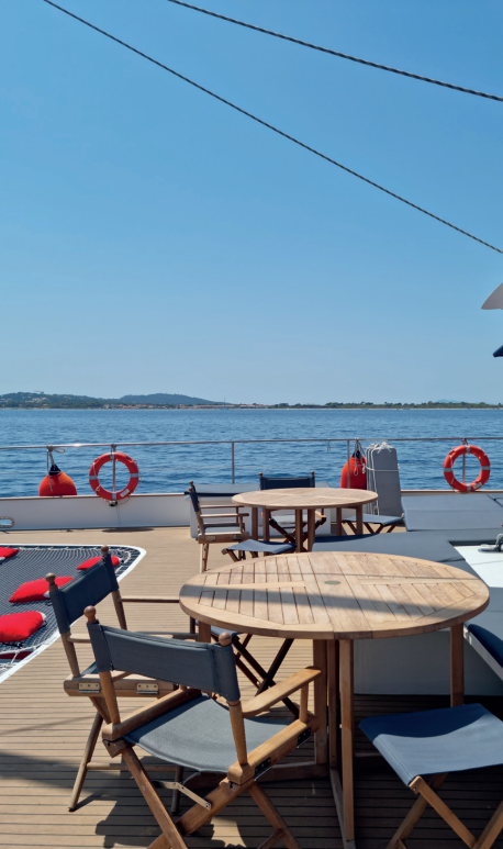 Location Maxi Catamaran Iladora pour 100 personnes (max 110) au départ de HYERES.