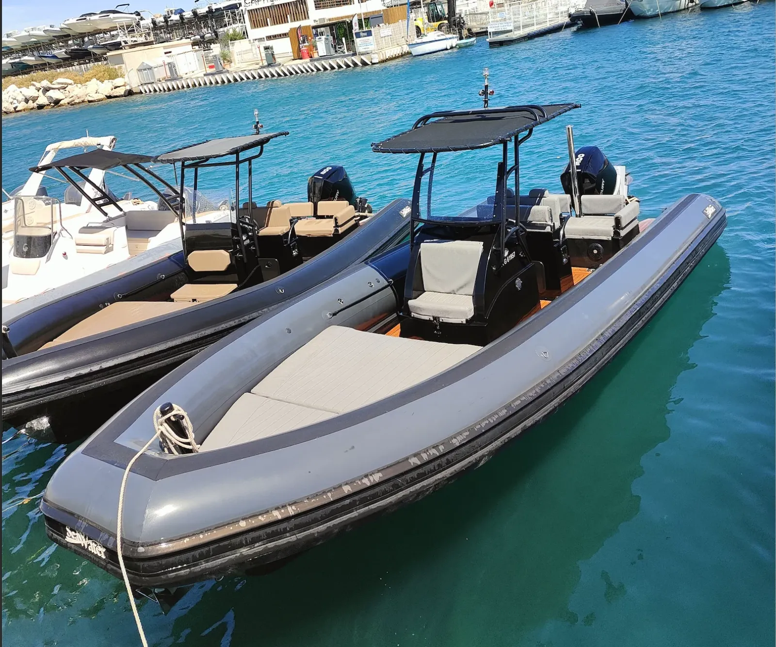 Louez un semi-rigide performant à Marseille : le SEAWATER 260 Phantom