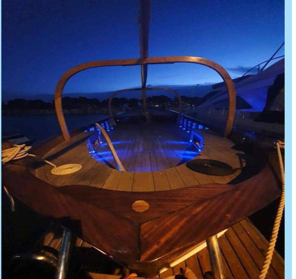 Location barque marseillaise Hugo pour coucher de soleil