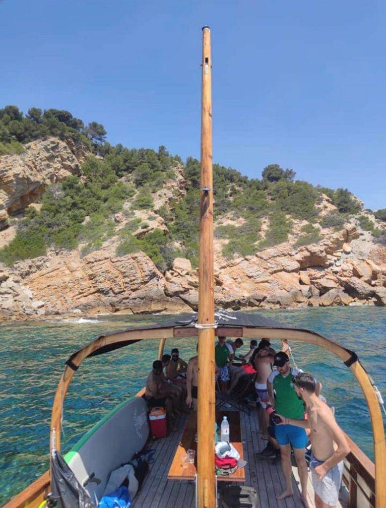 Location barque marseillaise Hugo réunion entreprise - départ de Marseille