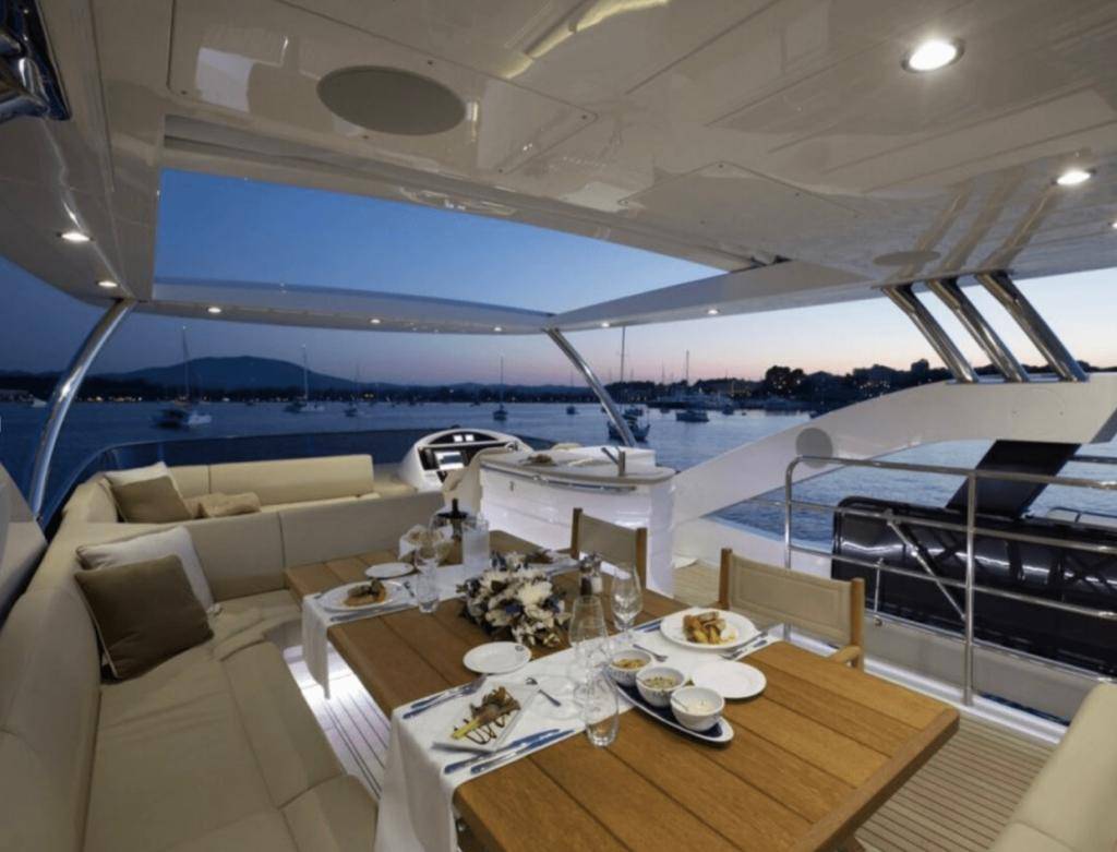 Location de yacht avec skipper pour 8 personnes - Yachting Boat 13 - Sunseeker 75' - salon 