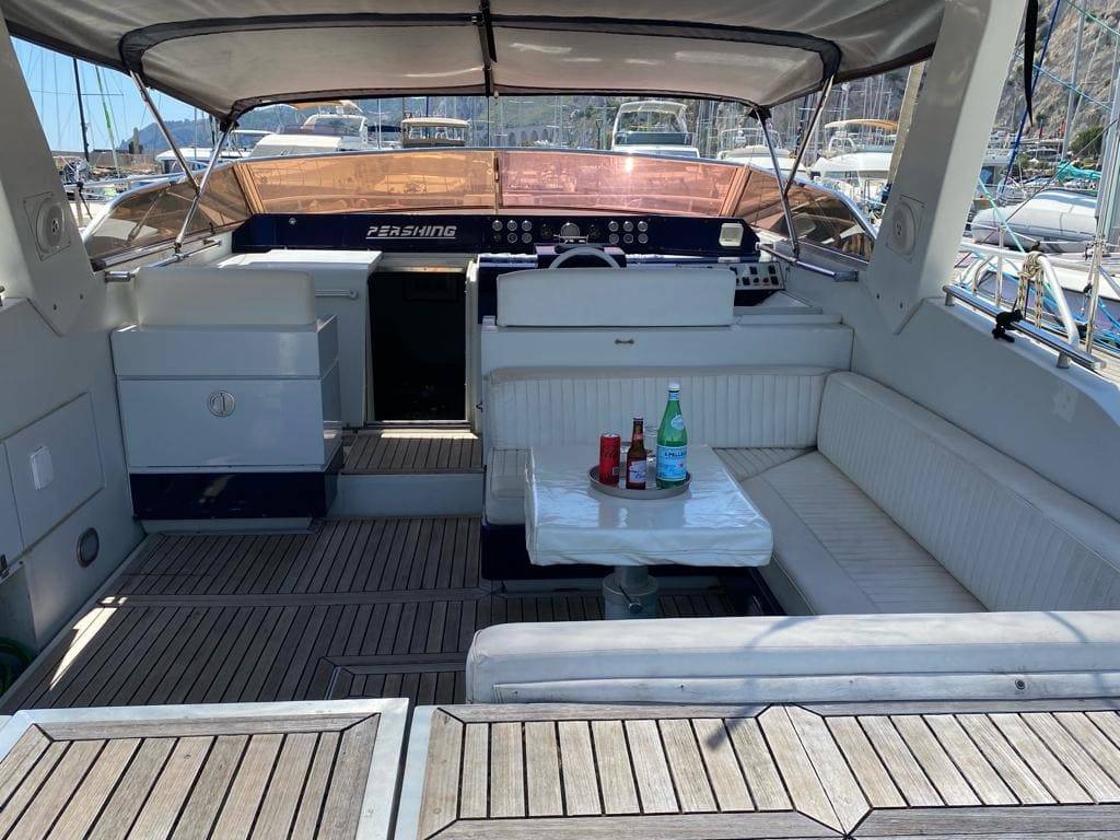 Louer un Yacht Pershing 45 pour 8 personnes à Marseille