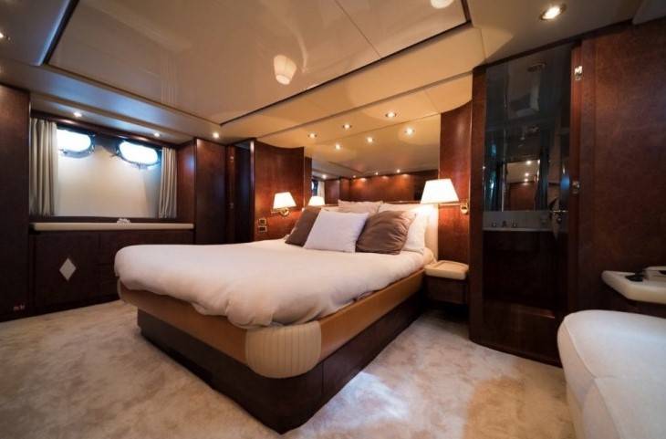 Chambre 1 - Location d'un yacht pour 10-12 personnes à Marseille