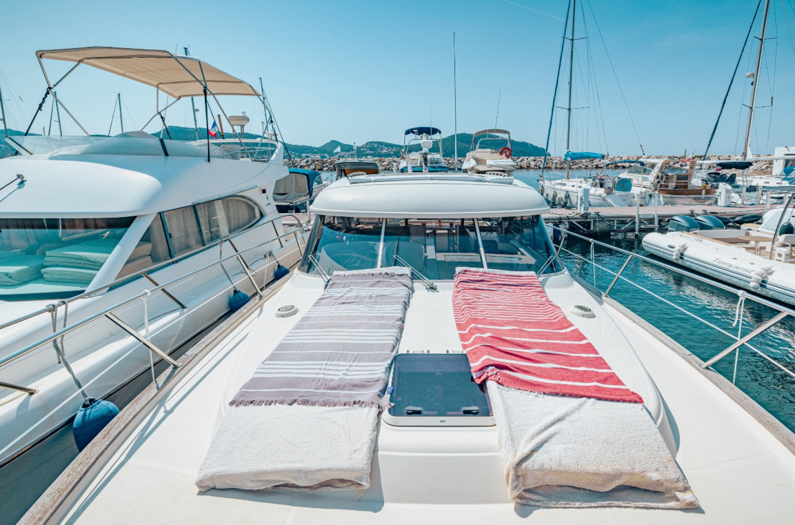 Location d'une vedette pour 8 à 12 personnes : Bateau Arcoa Mystic 39 - port de La Ciotat