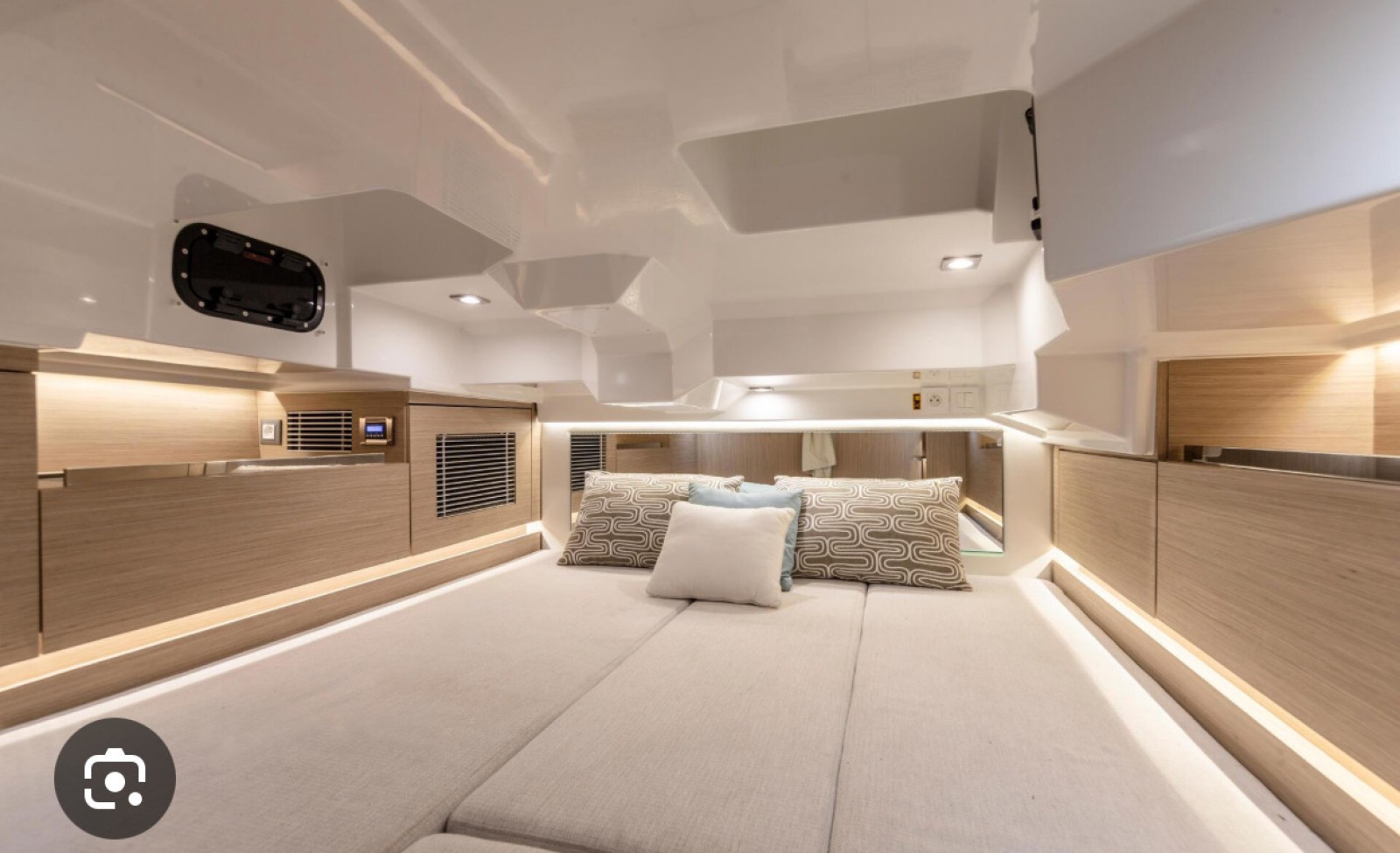 Balade en bateau dans les calanques de Marseille - Jeanneau Cap Camarat 10.5