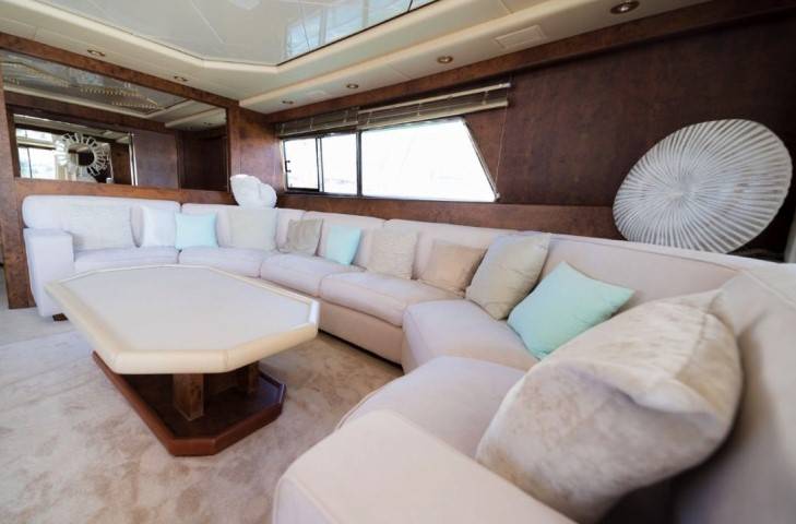 Salon - Location d'un yacht pour 10-12 personnes à Marseille