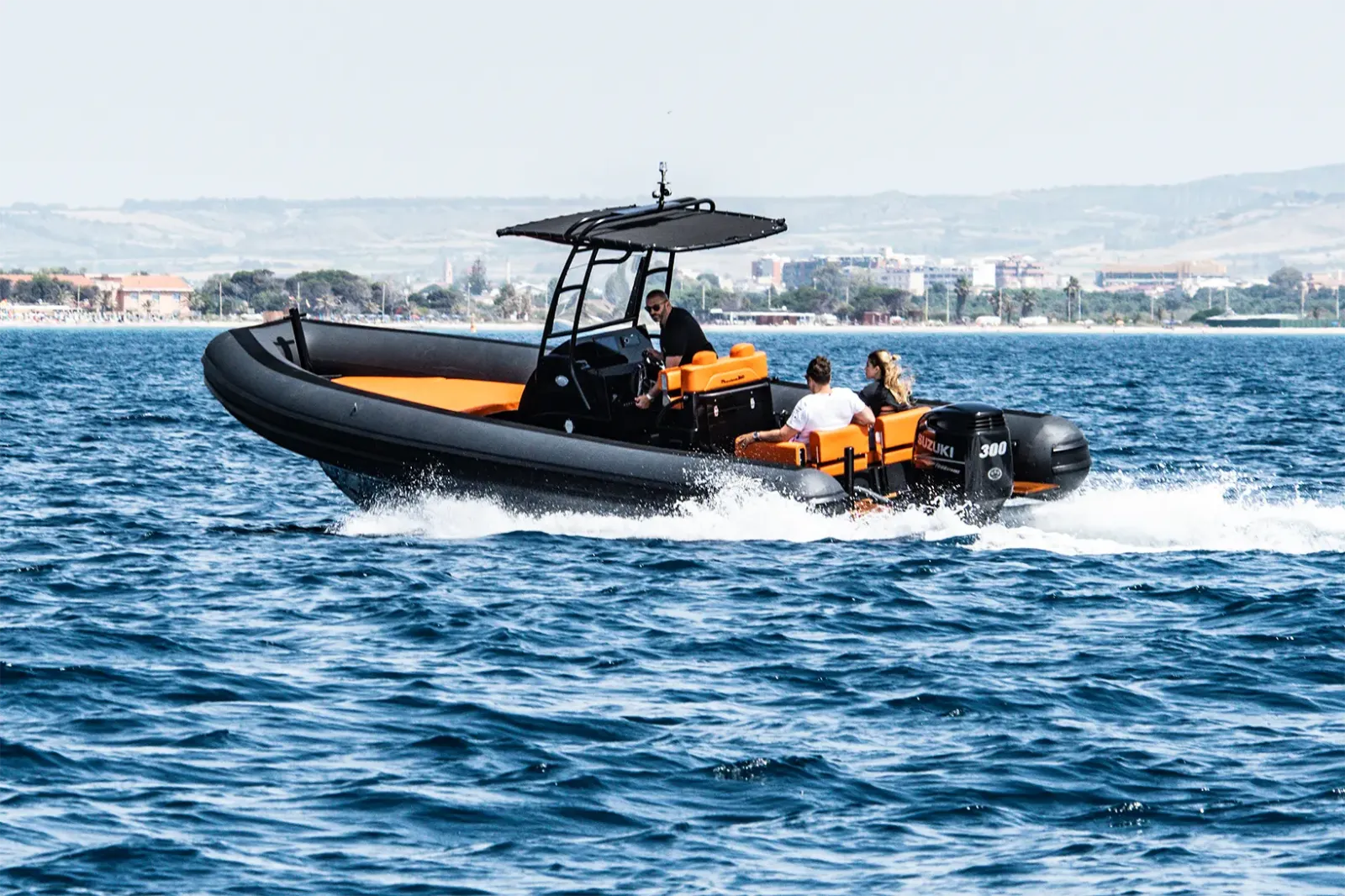 Louez un semi-rigide performant à Marseille : le SEAWATER 260 Phantom