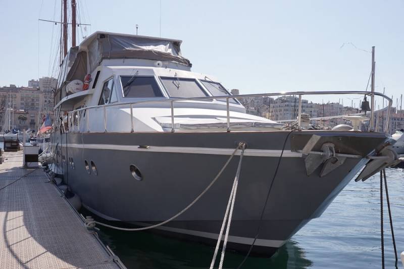 ! Location À Quai ! Yacht Cyos 22m à Marseille jusqu'à 50 personnes