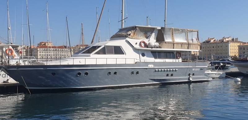 ! Location À Quai ! Yacht Cyos 22m à Marseille jusqu'à 50 personnes
