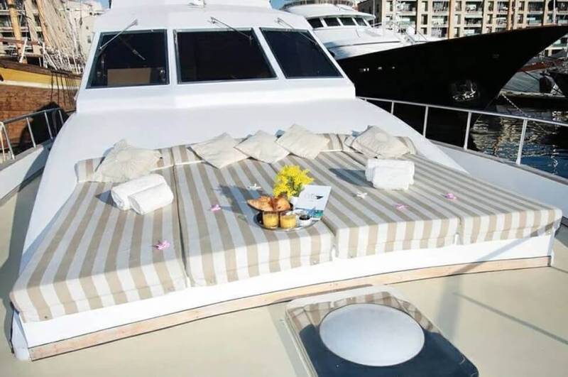 ! Location À Quai ! Yacht Cyos 22m à Marseille jusqu'à 50 personnes