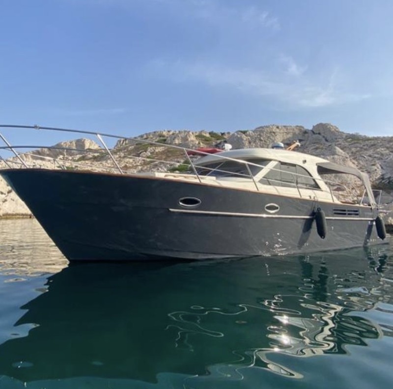 Location de yacht Marseille: Arcoa Mystic 39 - Black Pearl, Marseille Pointe Rouge par Yachting Boat 13: de profil