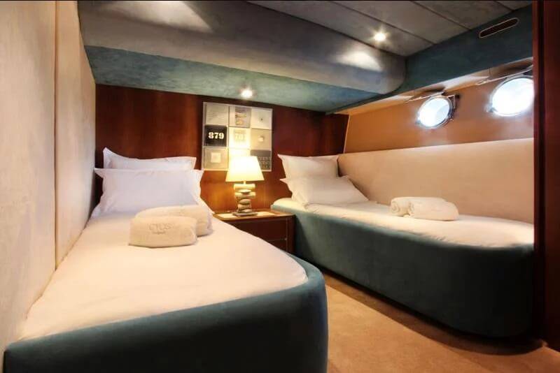 ! Location À Quai ! Yacht Cyos 22m à Marseille jusqu'à 50 personnes