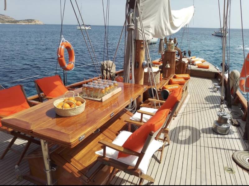 OFFRE EXCLUSIVE ! Location d'un voilier de 24 mètres jusqu'à 22 personnes à un petit prix sur Marseille