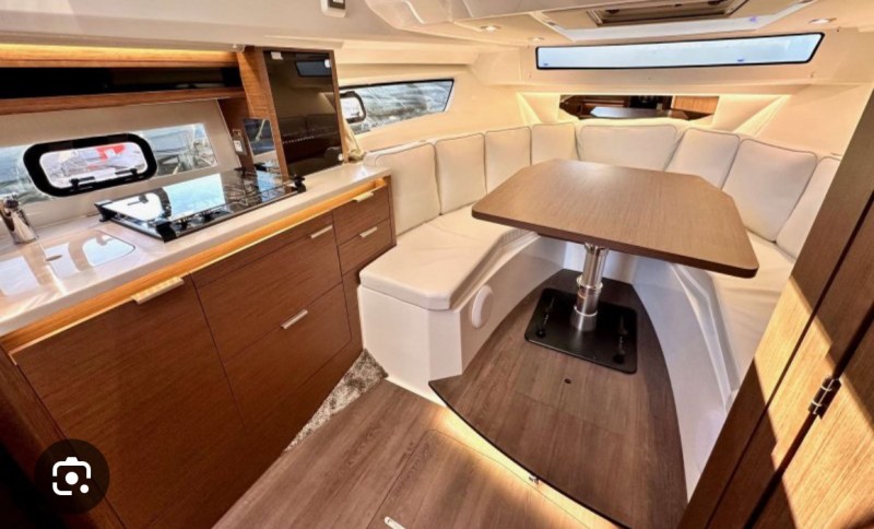 Balade en bateau dans les calanques de Marseille - Jeanneau Cap Camarat 10.5