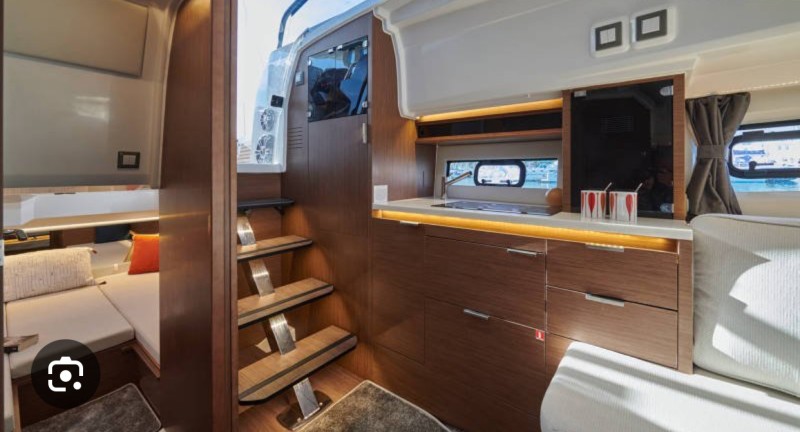 Balade en bateau dans les calanques de Marseille - Jeanneau Cap Camarat 10.5