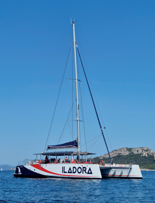 Location Maxi Catamaran Iladora pour 100 personnes (max 110) au départ de HYERES.