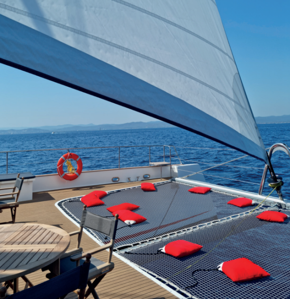 Location Maxi Catamaran Iladora pour 100 personnes (max 110) au départ de HYERES.