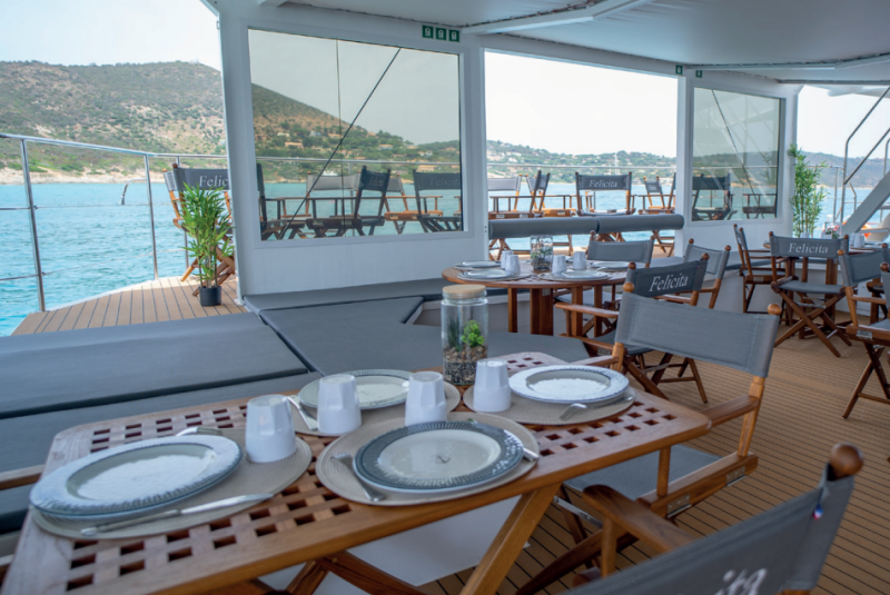 Location maxi Catamaran Felicita pour 100 personnes et plus (max 146) au départ de SAINT RAPHAEL
