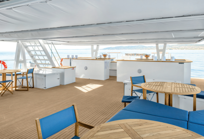 Location maxi Catamaran Mayba pour 200 ou 250 personnes à NICE.