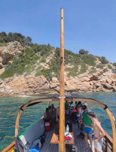 Location barque marseillaise Hugo réunion entreprise - départ de Marseille