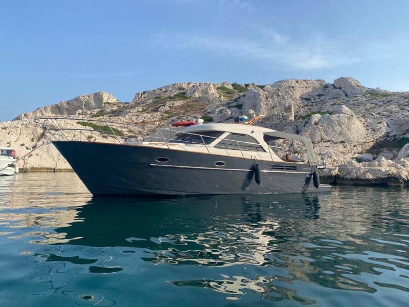 Location de yacht Marseille: Arcoa Mystic 39 - Black Pearl, Marseille Pointe Rouge par Yachting Boat 13: babord