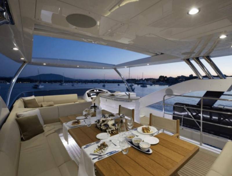 Location de yacht avec skipper pour 8 personnes - Yachting Boat 13 - Sunseeker 75' - salon 