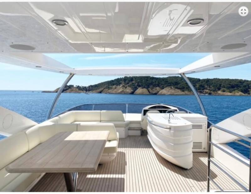 Location de yacht avec skipper pour 8 personnes - Yachting Boat 13 - Sunseeker 75' - salon de pont extérieur