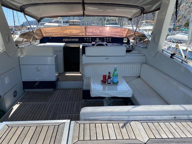 Louer un Yacht Pershing 45 pour 8 personnes à Marseille