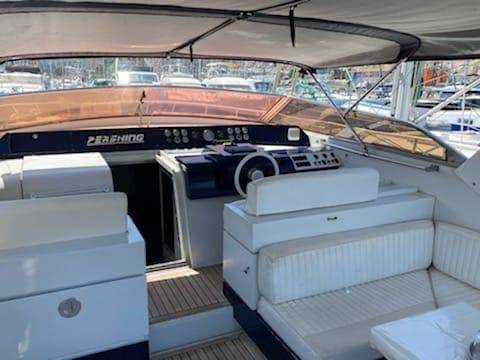 Louer un Yacht Pershing 45 pour 8 personnes à Marseille
