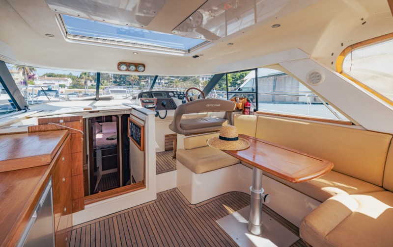 Location d'une vedette pour 8 à 12 personnes : Bateau Arcoa Mystic 39 - port de La Ciotat