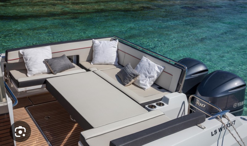 Balade en bateau dans les calanques de Marseille - Jeanneau Cap Camarat 10.5