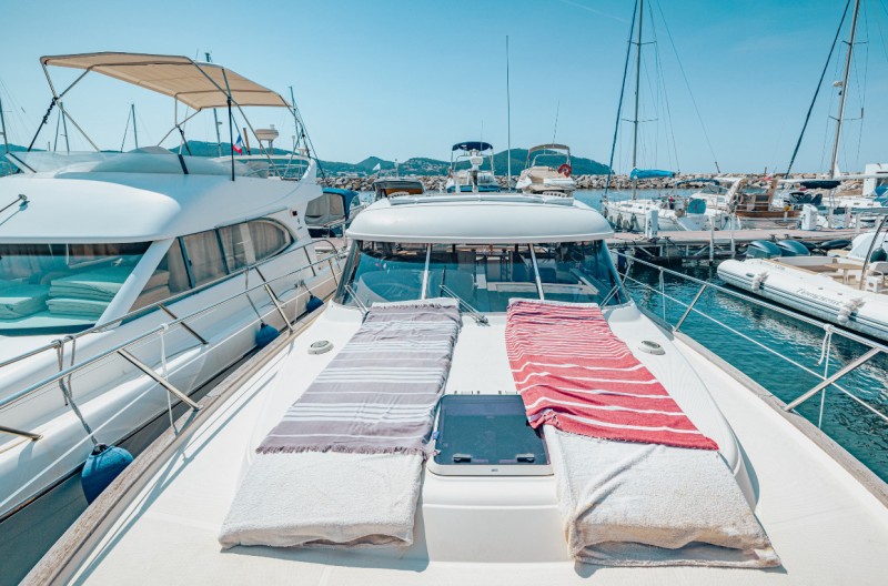 Location d'une vedette pour 8 à 12 personnes : Bateau Arcoa Mystic 39 - port de La Ciotat