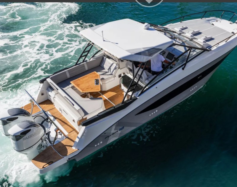 Location d'une vedette Beneteau Flyer 10 à Marseille