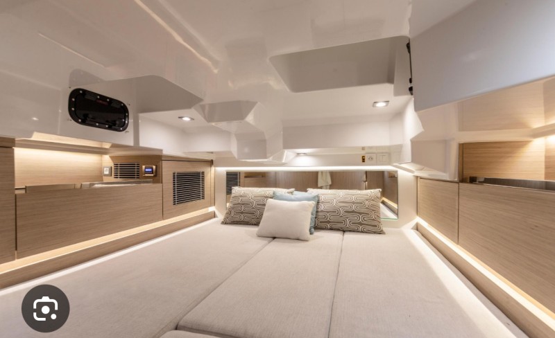 Balade en bateau dans les calanques de Marseille - Jeanneau Cap Camarat 10.5