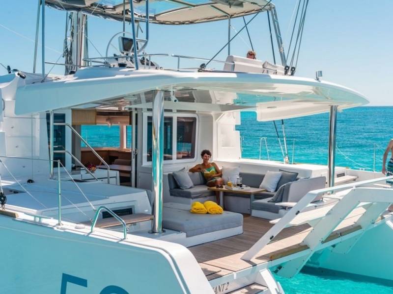 salon extérieur catamaran lagoon 52F mercurey